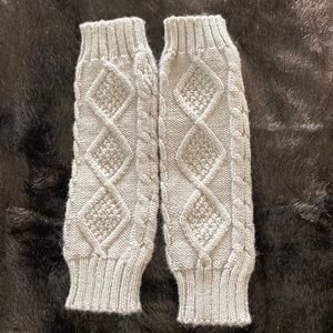 Gray Knitted Thumb Hole Fingerless Gloves